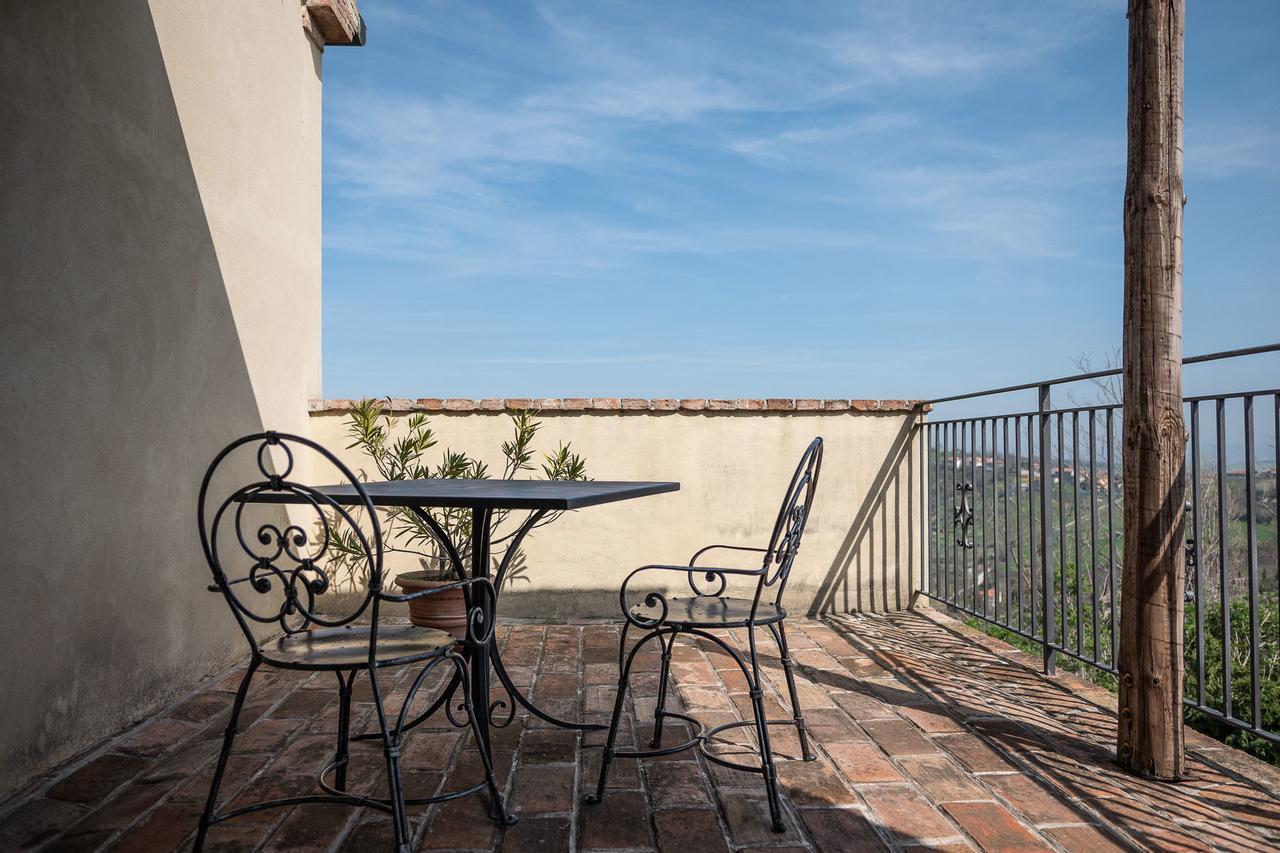 Il Castellaro Bed & Breakfast Borghi Bagian luar foto